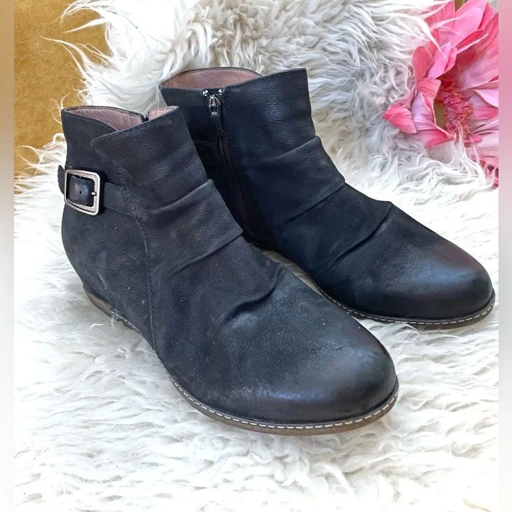 Dansko Lia Black Nubuck Leather Hidden Wedge Heel Booties Side Zip EUR 41